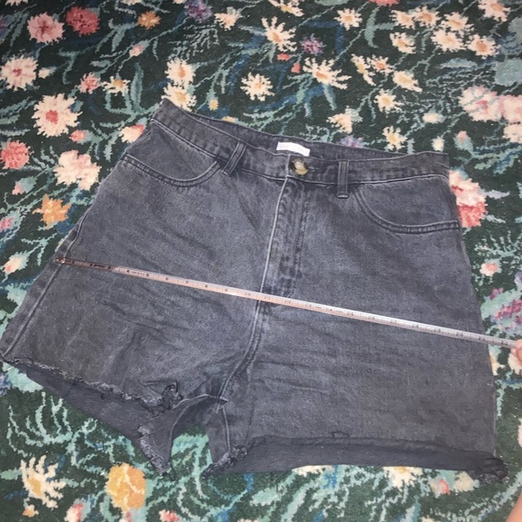 EUC Natasha Short in Vintage Black Wash Jean Shorts Size 32 - Picture 14 of 16